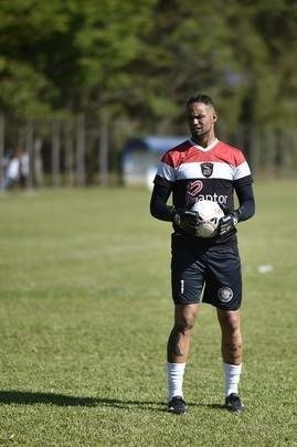 Goleiro Bruno foi apresentado neste sbado pelo Poos de Caldas