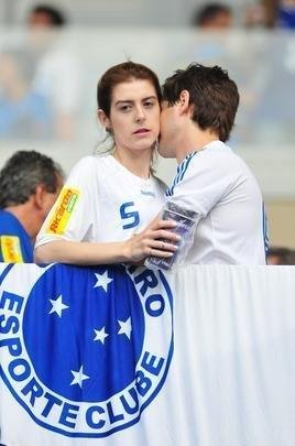 Torcida do Cruzeiro compareceu em grande nmero ao Mineiro e fez muita festa