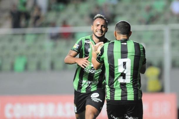 Com gols de Felipe Augusto e Al, Amrica venceu Coimbra por 2 a 0, nesta segunda-feira, no Independncia, pela sexta rodada do Campeonato Mineiro