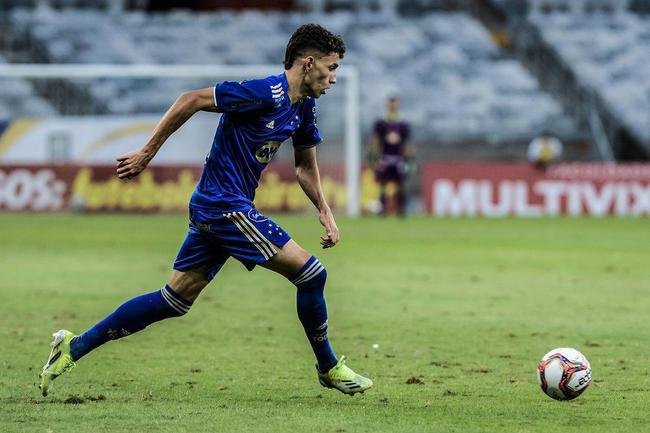 Stnio, atacante - 3 jogos na temporada