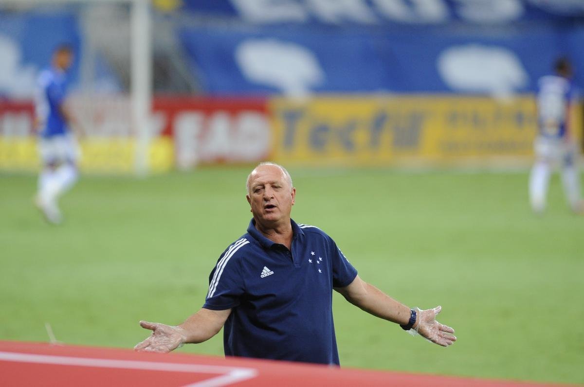 Jogo entre Cruzeiro e Figueirense, no Mineiro, em Belo Horizonte, pela 22 rodada da Srie B do Campeonato Brasileiro