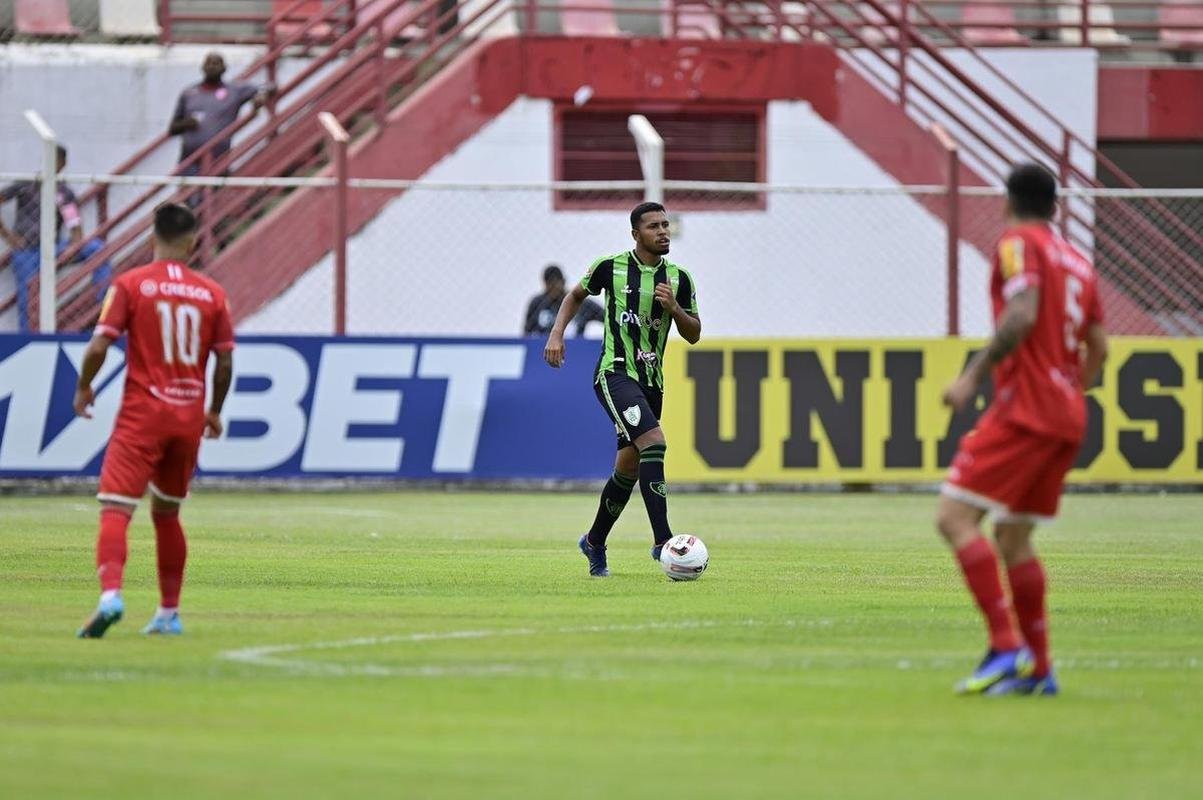 Jogo foi disputado com muito calor, em Nova Lima, na manh deste sbado 