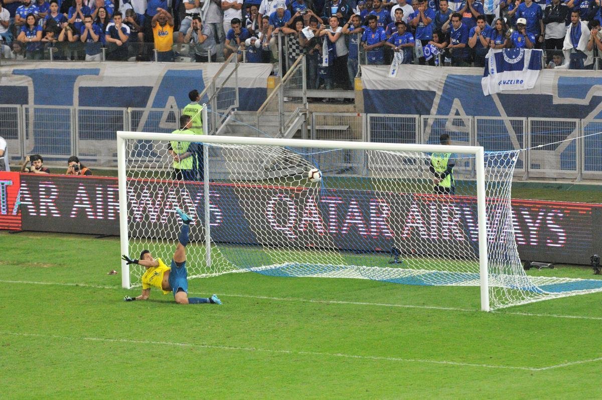 River derrotou Cruzeiro por 4 a 2 nos pnaltis, no Mineiro, e avanou s quartas de final da Libertadores