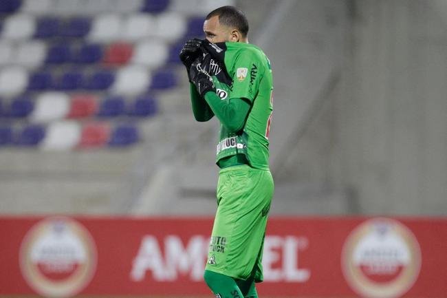 Jogo entre Amrica de Cli e Atltico, em Barranquilla, pela Copa Libertadores, teve diversas paralisaes devido aos efeitos do gs de pimenta nos atletas. Protestos do lado de fora do estdio, contra o governo, tiveram consequncias no gramado. 
