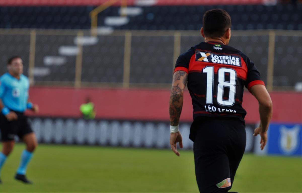 Vitória derrotou Atlético por 1 a 0, no Barradão, com gol de Léo Ceará