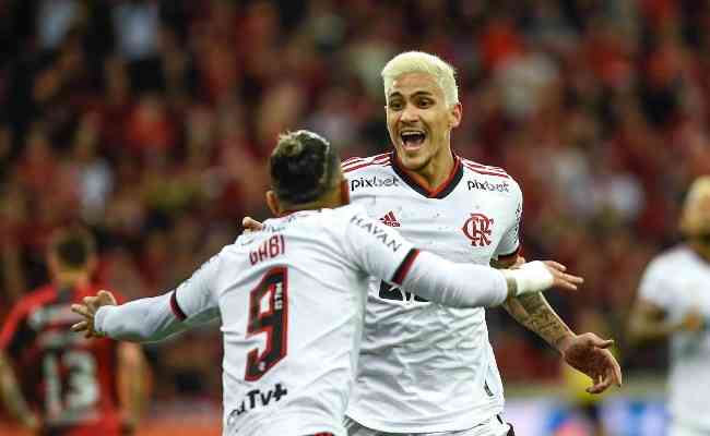 Pedro comemora golao que garantiu a vaga do Flamengo na semifinal da Copa do Brasil
