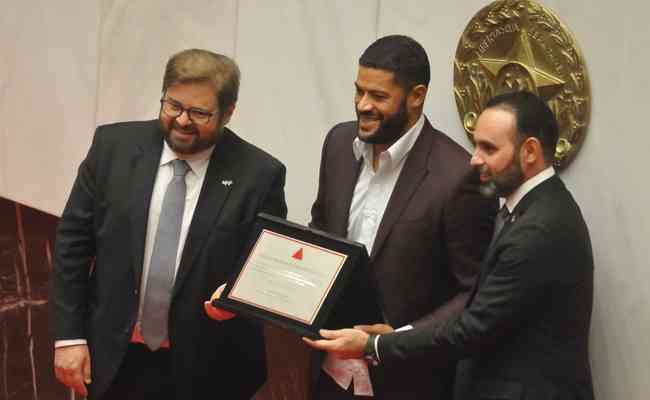 Hulk, do Atlético, recebe título de cidadania honorária de Minas Gerais