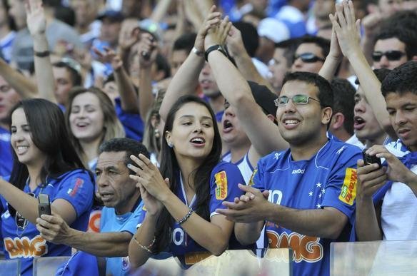 Torcida comparece em excelente nmero e acompanha vitria do Cruzeiro no Mineiro