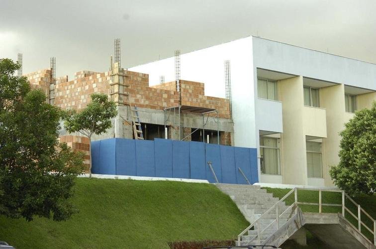 Fotos das obras de amplia��o do hotel e de pr�dios administrativos da Toca da Raposa II, centro de treinamentos do Cruzeiro, em 2009
