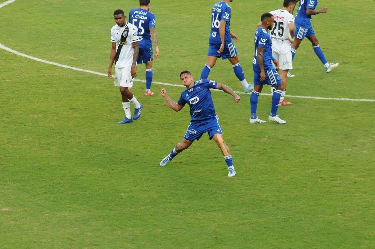 Fotos do jogo entre Cruzeiro e Ponte Preta, no Mineiro, em Belo Horizonte, pela 13 rodada da Srie B do Brasileiro