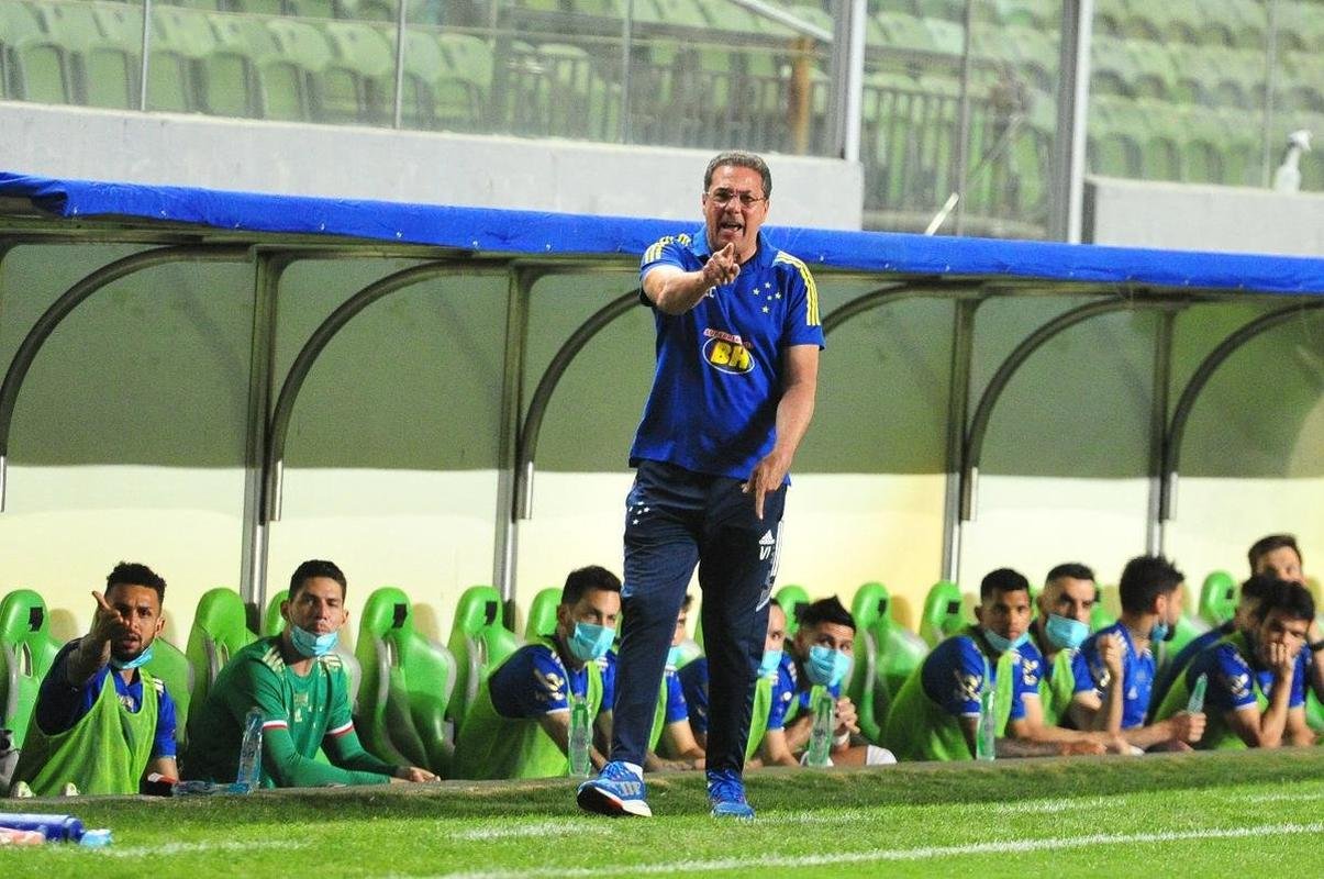 Fotos do jogo entre Cruzeiro e Remo, no Independncia, em BH, pela 32 rodada da Srie B do Brasileiro