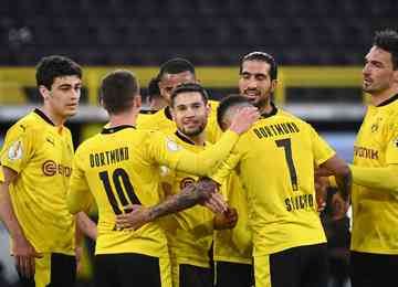 Mesmo com um time misto, sem o jovem astro norueguês Erling Haaland, o Borussia Dortmund dominou por completo a partida
