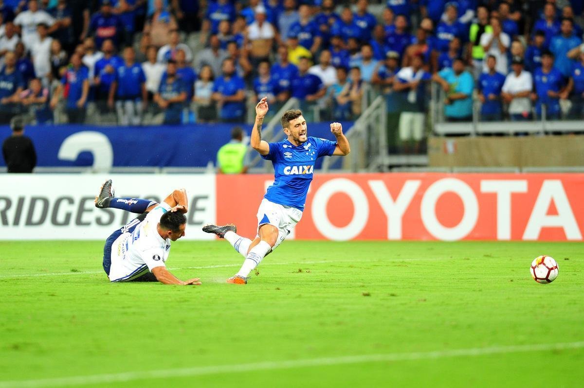 Arrascaeta sofreu pnalti de Vilches; Sass cobrou com categoria e ampliou para 3 a 0