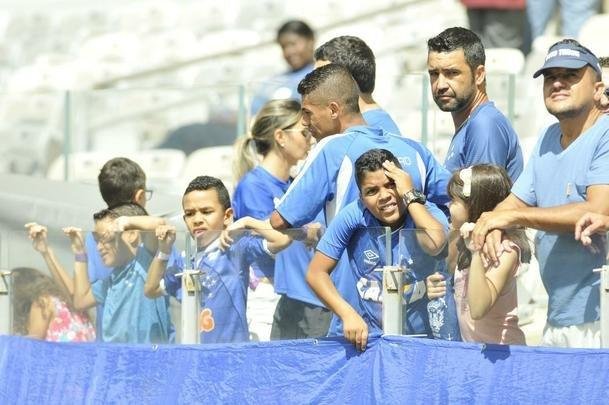 Torcedores do Cruzeiro compareceram em grande nmero ao Mineiro na semifinal contra o Tupi