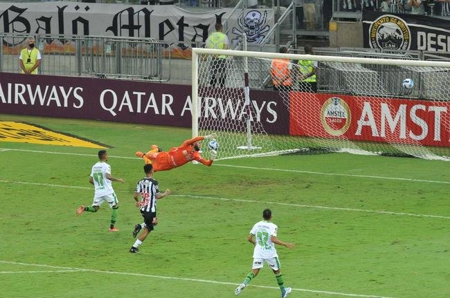 Fotos do golao de Felipe Azevedo, do Amrica, no clssico contra o Atltico, no Mineiro, pela Copa Libertadores
