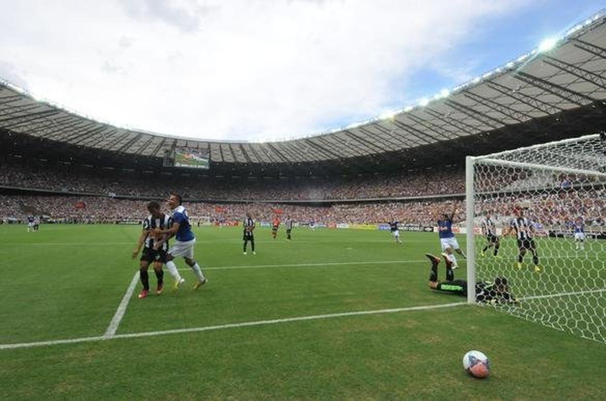 Fotos exclusivas do clssico entre Cruzeiro e Atltico na reabertura oficial do Mineiro