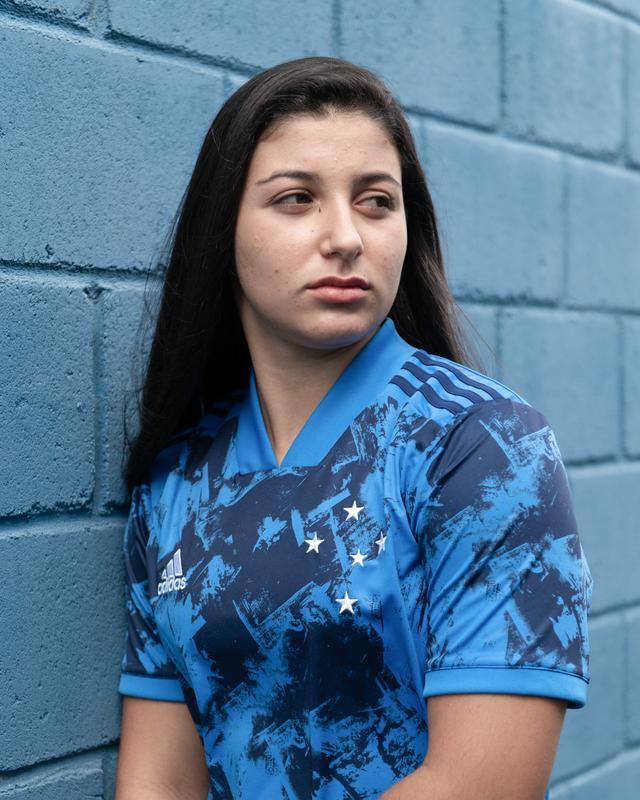 Fotos da nova camisa 3 do Cruzeiro, produzida pela Adidas