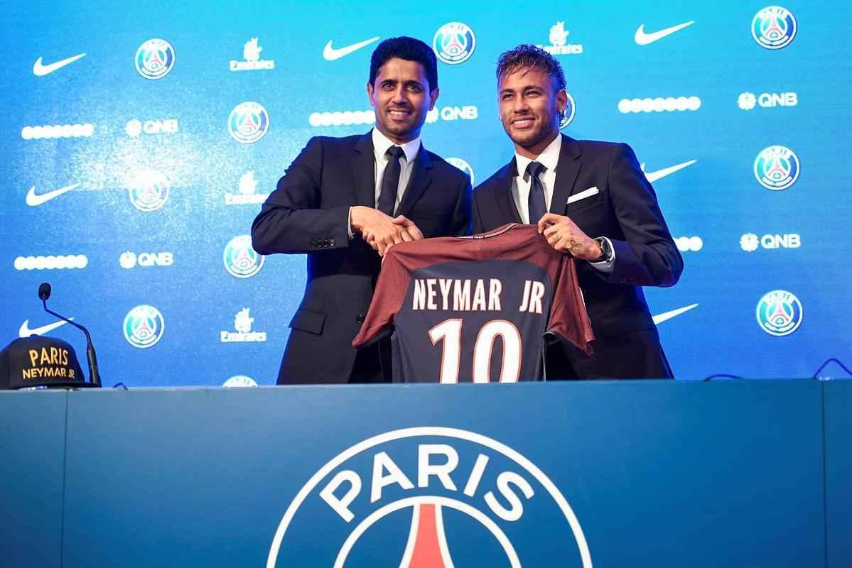 Imagens da apresentao de Neymar como grande reforo do Paris Saint-Germain 