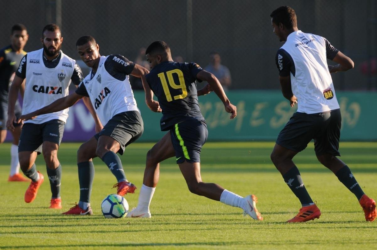 Atltico colocou alguns reforos em campo e derrotou a Seleo Brasileira Sub-20 por 5 a 3 com gols de Ricardo Oliveira (2), Denlson, Terans e Erik. Jhonny Lucas, Alerrandro e Alan descontaram.