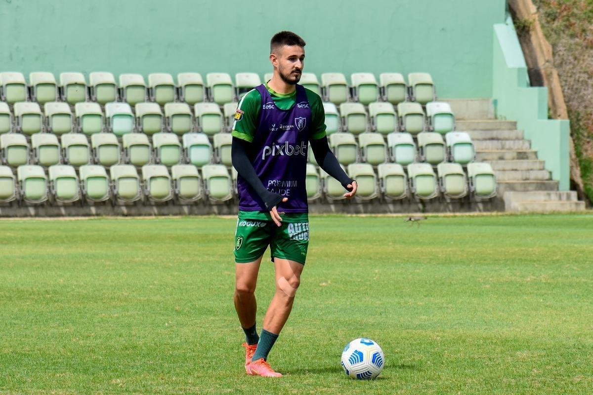 Fotos do treino do Amrica nesta sexta-feira (19), no CT Lanna Drumond, antes de viajar ao Rio de Janeiro para enfrentar o Fluminense