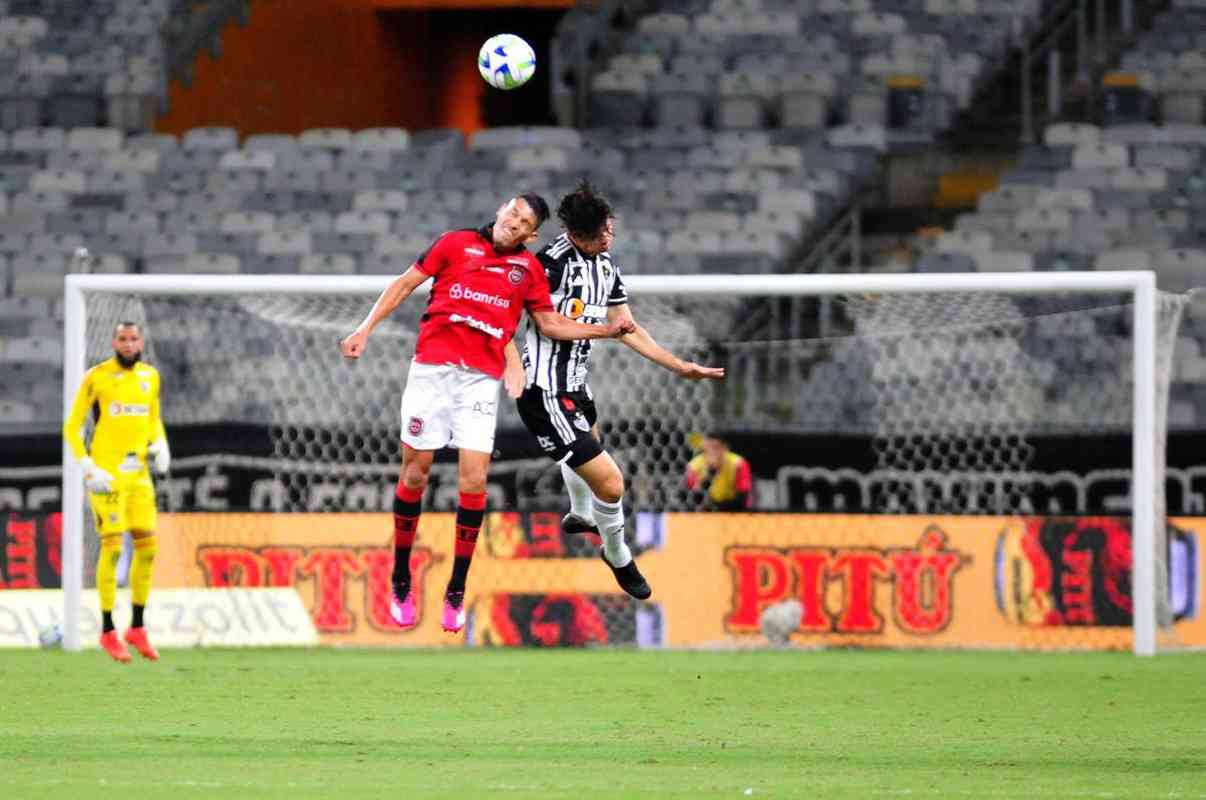 Atltico e Brasil de Pelotas-RS se enfrentaram nesta quarta-feira (12/4), no Mineiro, pela ida da terceira fase da Copa do Brasil