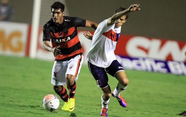 O Atlético-GO ficou em 16º na Série B 2013, com 44 pontos. O Guaratinguetá caiu para a Série C em 17º, com 41.