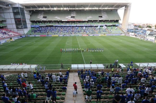 Ronaldo prestigiou vitria do Cruzeiro sobre a URT, por 3 a 0, no Independncia, e foi ovacionado pela torcida celeste