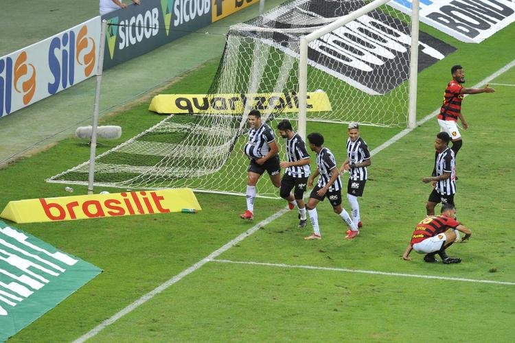 Fotos do gol de Hulk sobre o Sport. Foi segundo gol do Atltico na vitria por 3 a 0 pela 21 rodada do Brasileiro