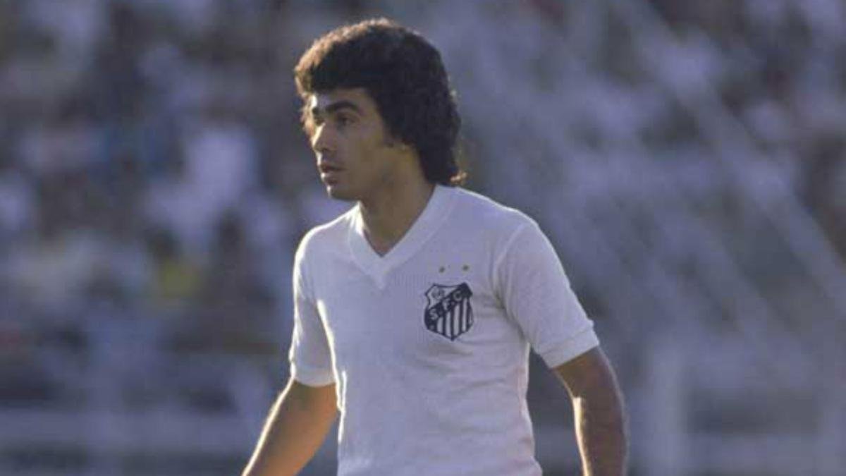 Copa do Mundo de 1974 (Alemanha Ocidental) - Clodoaldo sofreu uma distenso muscular e no disputou o Mundial da Alemanha. Machucado, ele chegou a viajar com a delegao, mas no se recuperou a tempo de jogar.