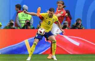 Imagens do duelo entre Sucia e Sua  pelas oitavas de final da Copa do Mundo