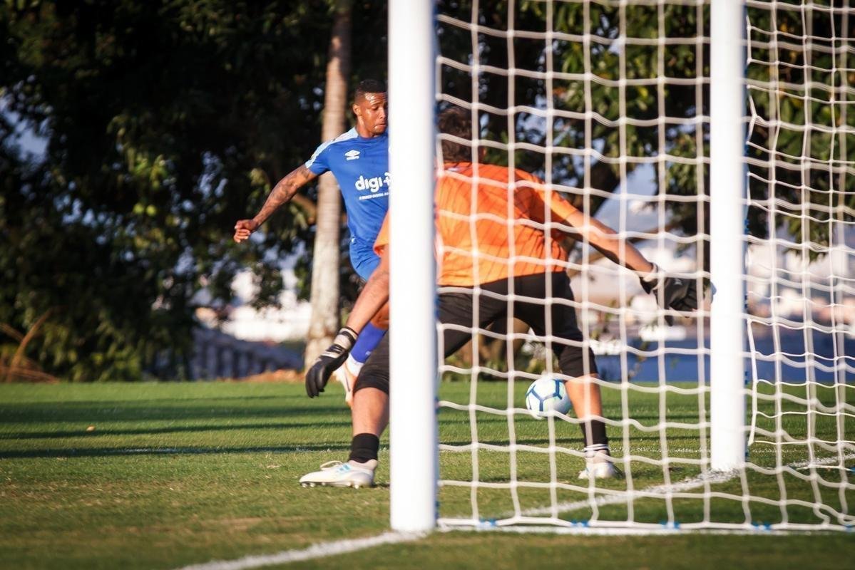 Fotos da vitria do Cruzeiro sobre o Inter de Minas por 2 a 0, neste sbado, na Toca da Raposa 2