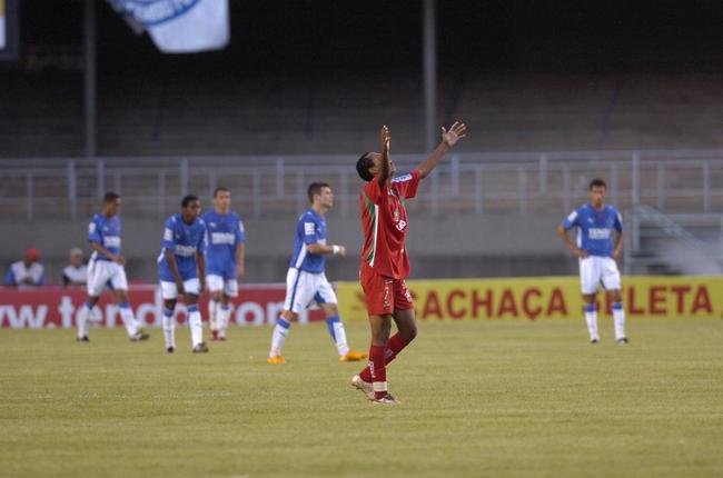 Cruzeiro e Ituiutaba empataram por 4 a 4, no Mineiro, pelo jogo de ida da semifinal do Campeonato Mineiro de 2008. Os gols celestes foram de Ramires, Amarildo (contra), Marcelo Moreno e Guilherme.