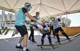 Esplanada do Mineirão tem aulas gratuitas de skate