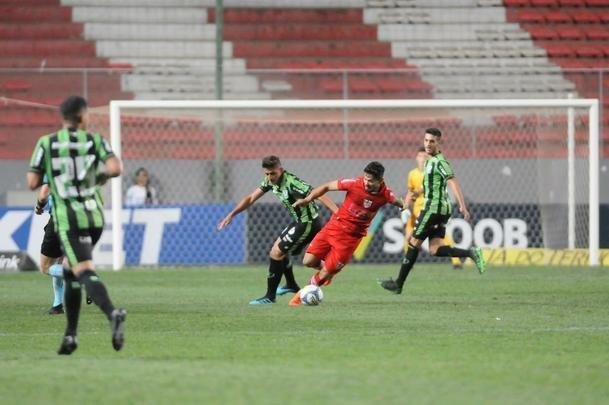 Imagens do duelo entre Amrica e CRB, no Independncia, pela 26 rodada da Srie B