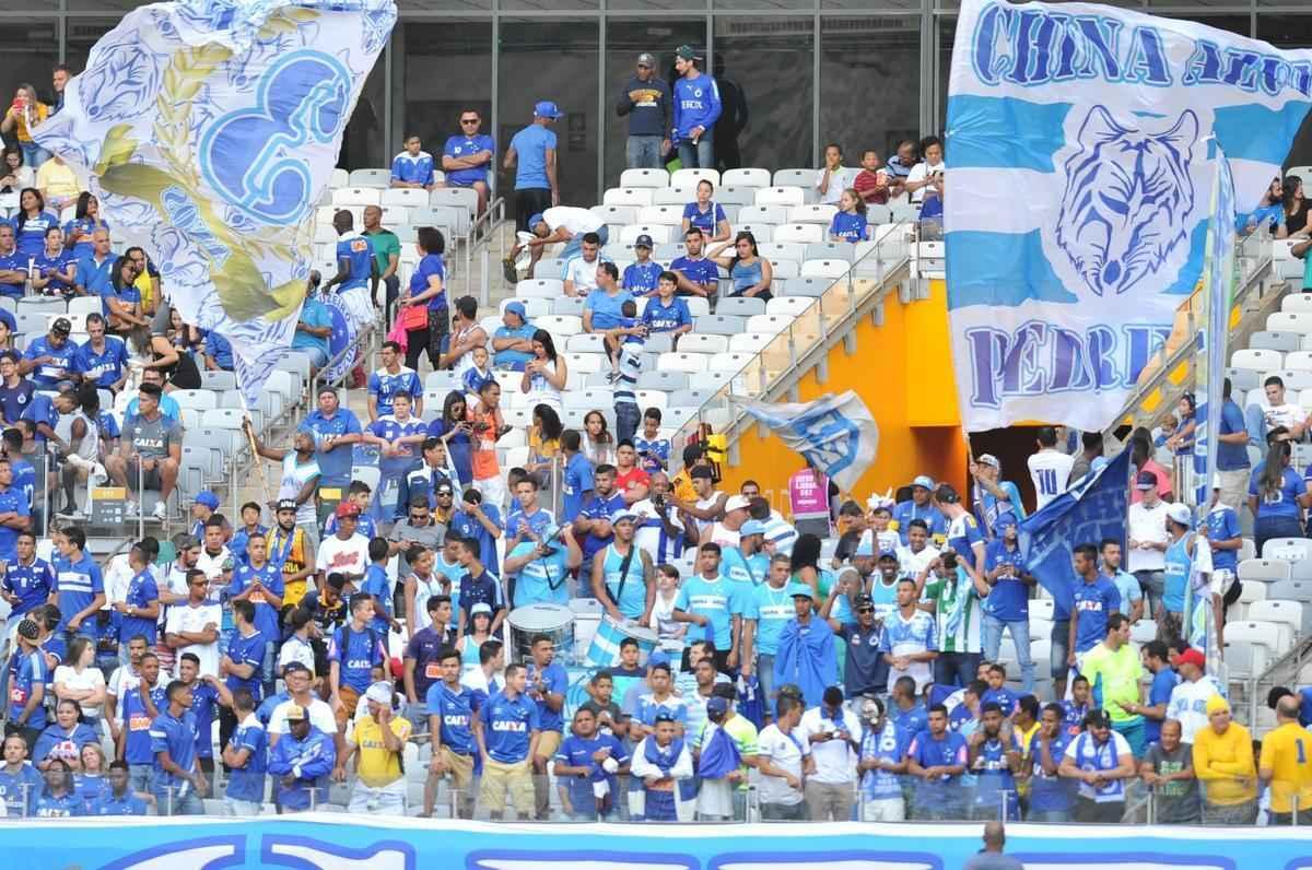 Torcedores de Cruzeiro e Botafogo, no Mineiro, em duelo pela 19 rodada do Brasileiro