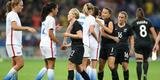Jogadores americanas comemoraram muito a vit�ria na estreia do torneio feminino