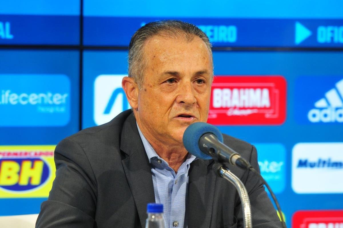 Novo diretor de futebol do Cruzeiro, Ocimar Bolicenho foi apresentado pelo presidente Jos Dalai Rocha