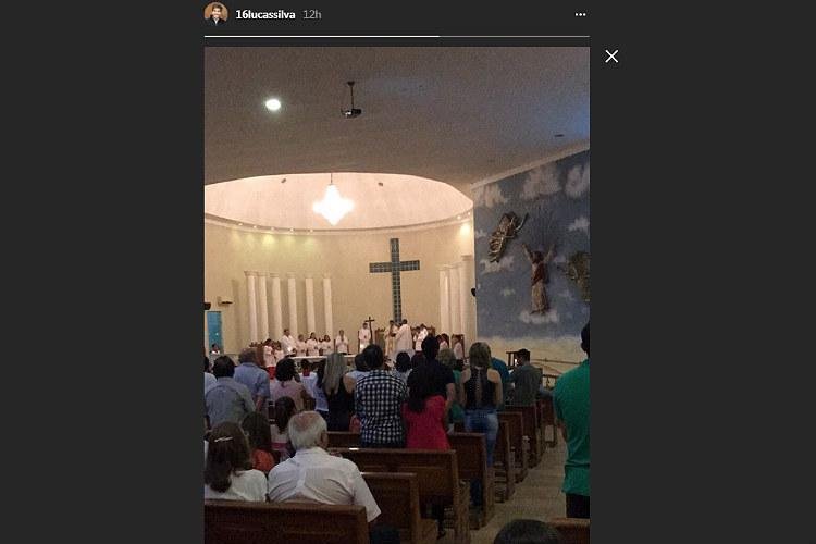 Lucas Silva foi  Igreja na noite de Natal