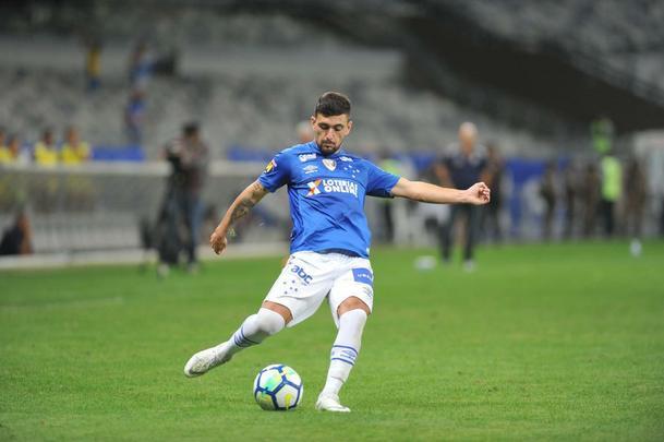 Cruzeiro derrotou Fluminense por 2 a 1, com gols de Raniel e Ayrton Lucas (contra); Henrique, tambm contra, descontou para os cariocas