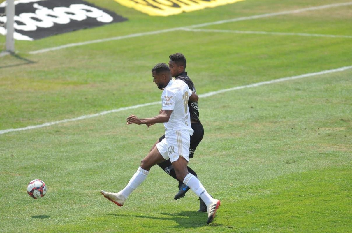 Cruzeiro e Ponte Preta se enfrentaram numa manh de forte calor em Sete Lagoas 