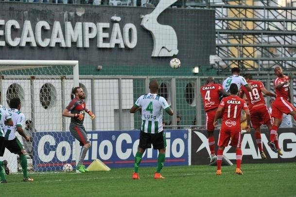 Zagueiro americano Rafael Lima marcou o gol do ttulo sobre o CRB e emocionou o Independncia