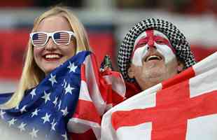 Torcedores de Inglaterra e Estados Unidos no jogo pelo Grupo B da Copa do Mundo
