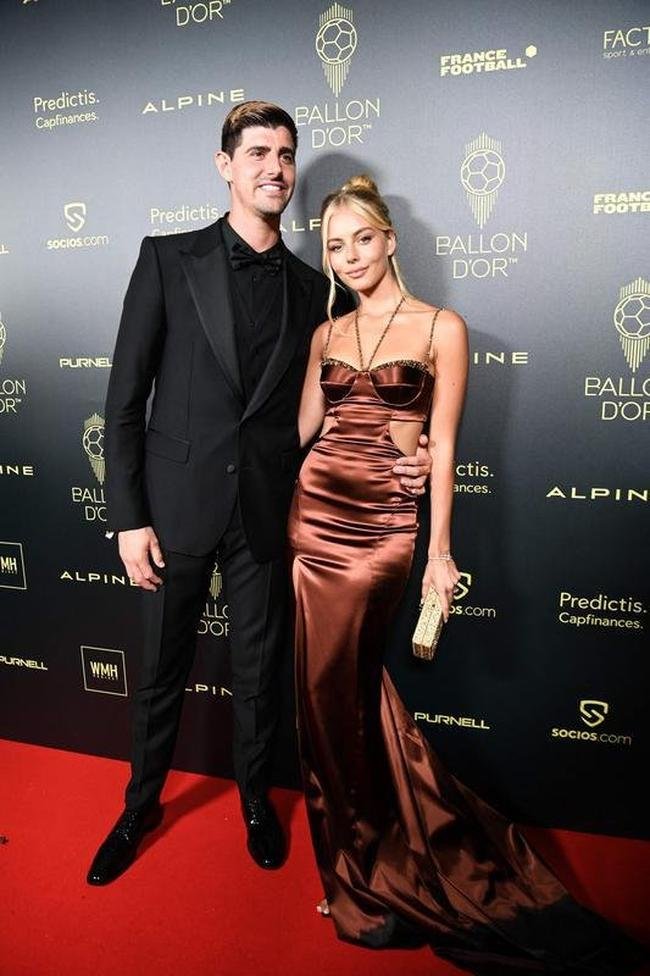 Personalidades do esporte no tapete vermelho do prmio Bola de Ouro, da France Football, no Theatre du Chatelet, em Paris.