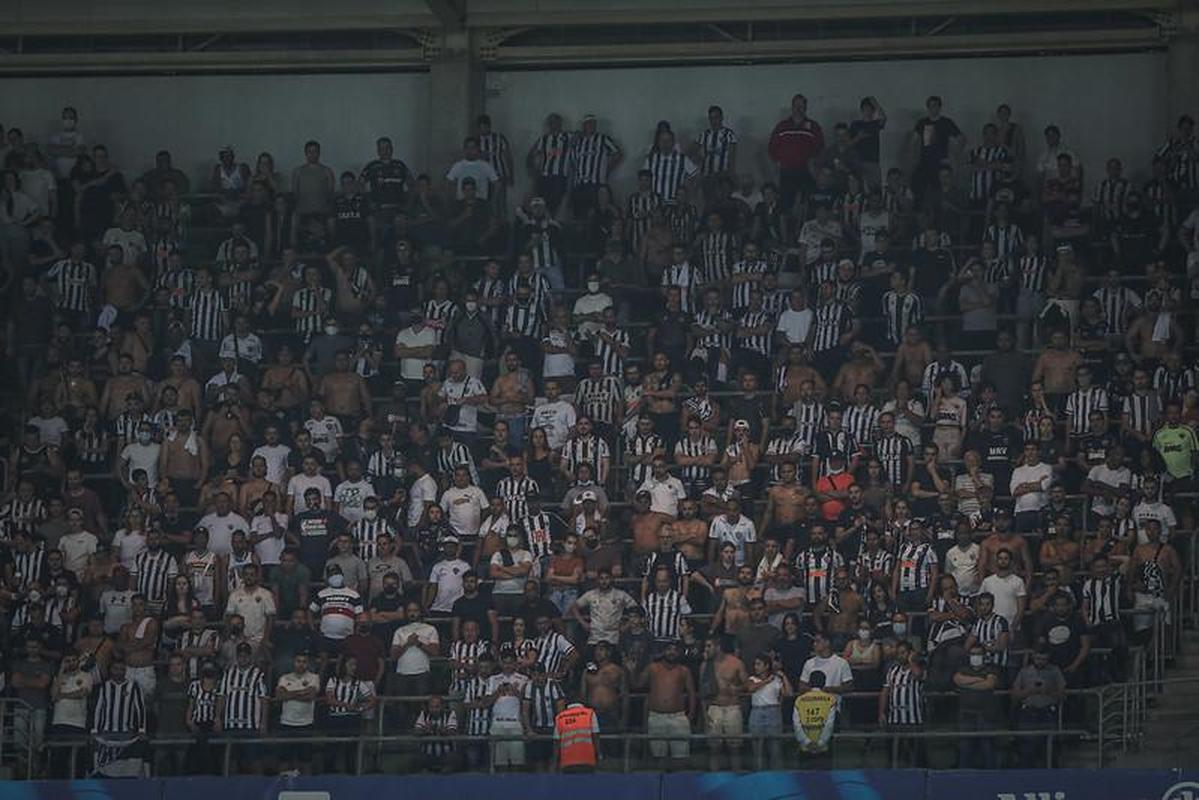 Torcida do Atltico na partida contra o Palmeiras, no Allianz Parque, em So Paulo, pela 35 rodada do Brasileiro