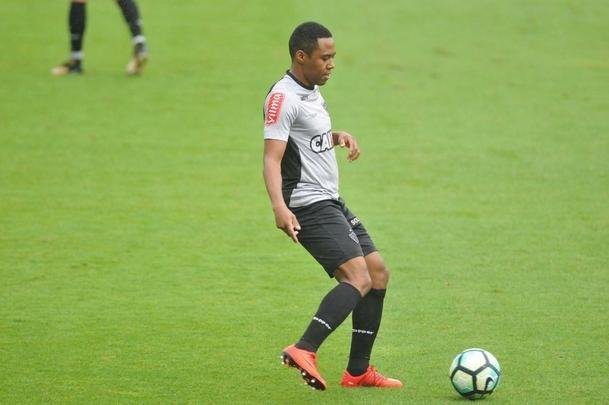 O elenco do Atltico treinou nesta quinta-feira de olho no jogo contra o Corinthians, neste domingo