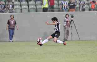 No segundo gol do Galo, Luan passa pelo goleiro Juninho e, mesmo sem ngulo, toca para as redes