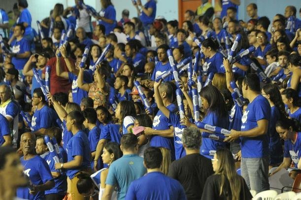 Veja fotos das torcidas na deciso da Superliga Feminina no Mineirinho