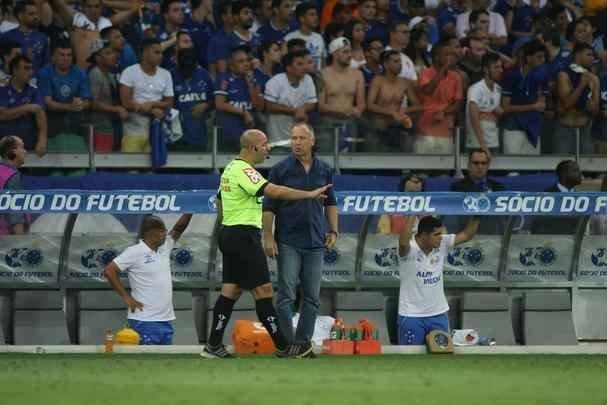 Mano reclamou da expulso de Lucas e tambm foi tirado do jogo pelo rbitro