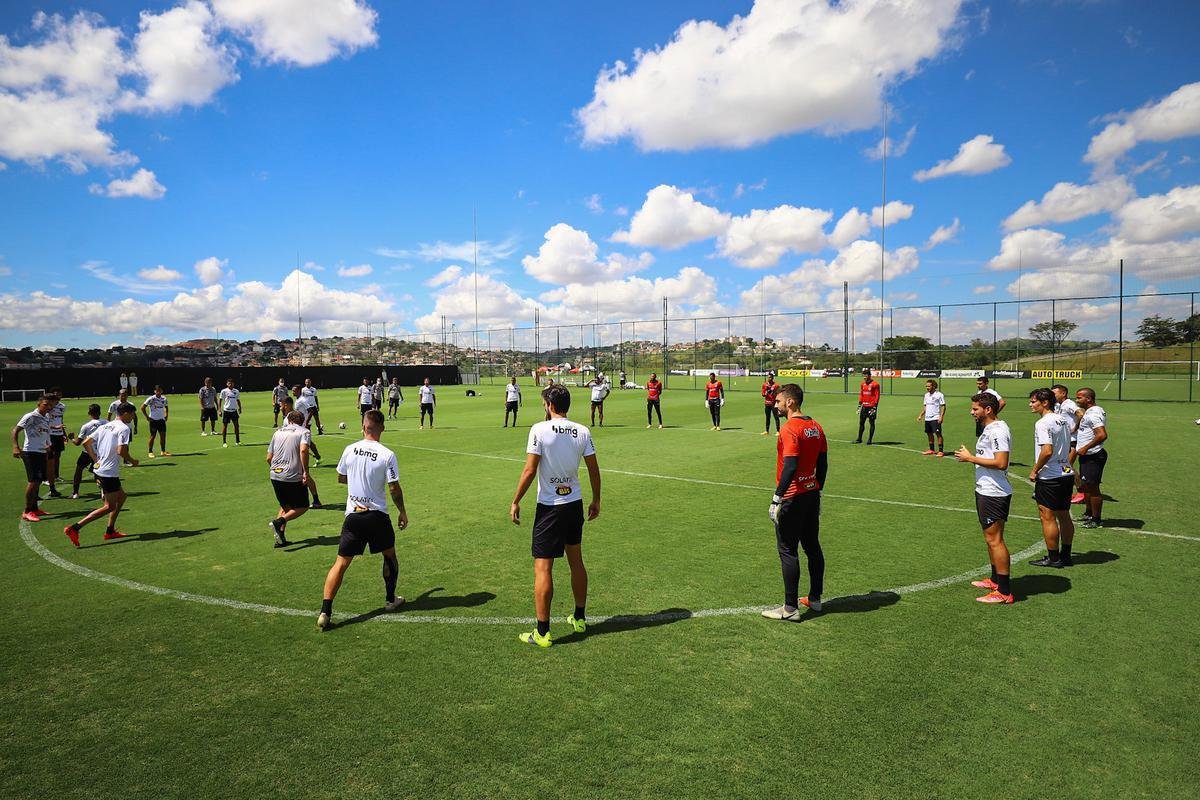 Primeiro treino comandado por Cuca desde a volta ao Atltico