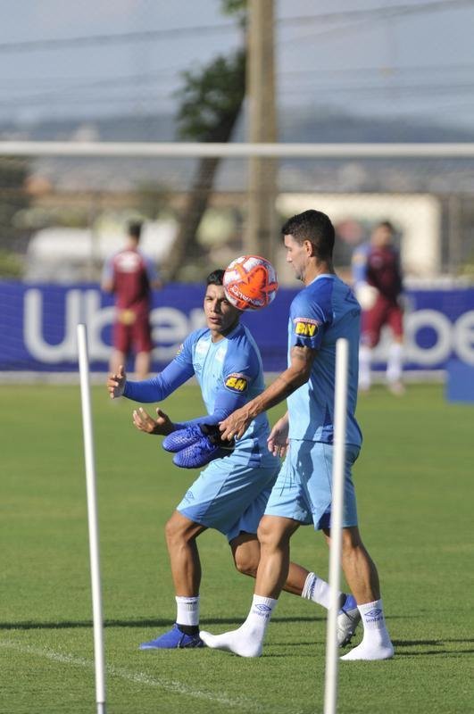 Treino do Cruzeiro nesta segunda marcou o batismo do colombiano Luis Orejuela, reforo para 2019
